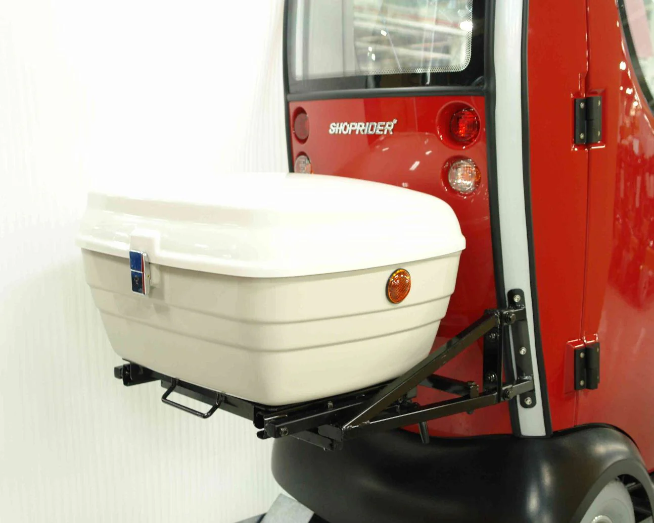 Shoprider Flagship 12V/75Ah 4-Wheel Enclosed Mobility Scooter - Image 4