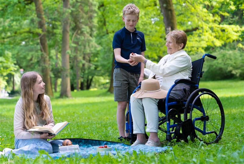 STRONGBACK Comfort 24 Wheelchair - Image 3